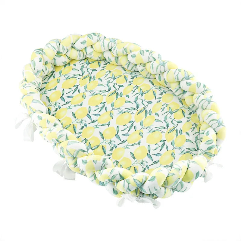 Cocon-pour-bebe-tressé-motif-feuillage-avec-matelas-en- coton