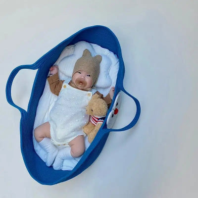 Réducteur-de-lit-panier-bleu-bebe-couché