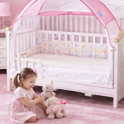 lit-moustiquaire-bebe-adorable-fille