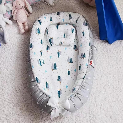 Reducteur- de- lit -BEBE-avec-motif-sapin