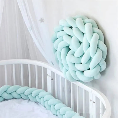 tresse-de-lit-verte-tendre-décoration-chambre-bébé