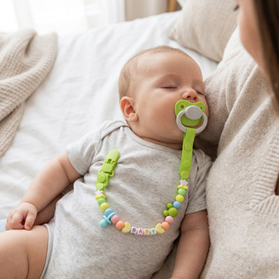 Acroche-tetine-verte-bebe-dot-maman