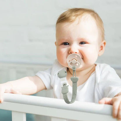 Attache- tetine-girafe-grise