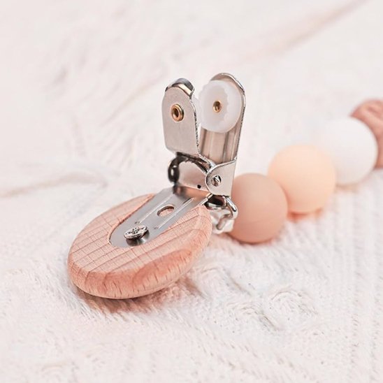 Attache-tétine-pratique