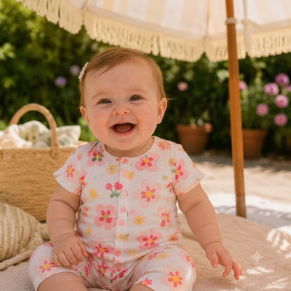 Barboteuse bébé fille à la plage