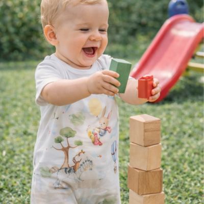 Barboteuse-bebe-garcon-au-parc