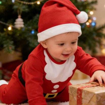 Bébé attrape cadeau dans son pyjama noel pour bebe
