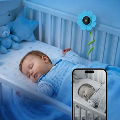 Bébé dort la nuit avec babyphone camera bleu