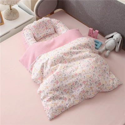 Bébé réducteur de lit  avec couette