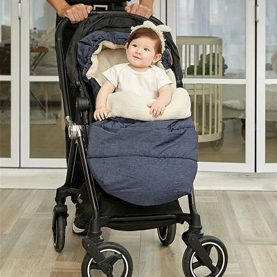 Chancelière- poussette-laine- d'agneau-avec-bébé-papa