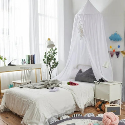 Ciel-de-lit-blanc-dans-chambre-d_enfant