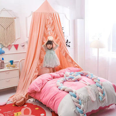 Ciel-de-lit-bebe-pêche-avec-petite-fille