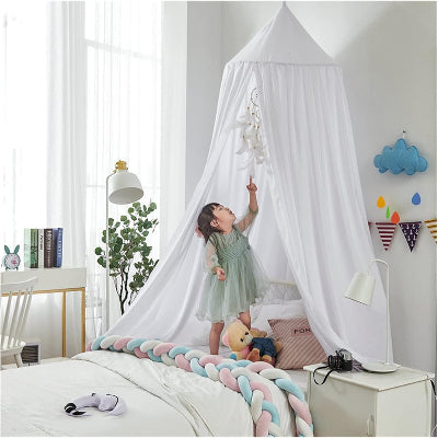 Ciel-de-lit-petite-fille-touche-mobile