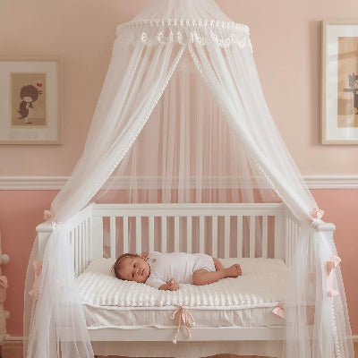 Ciel de lit pour bebe au dessus berceau avec bébé