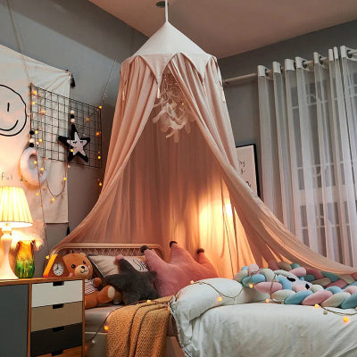 Ciel-de-lit-rose-accrocher-plafond-chambre-enfant