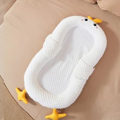 Cocon-bebe-blanc-motif-de-poulet-sans-accessoire