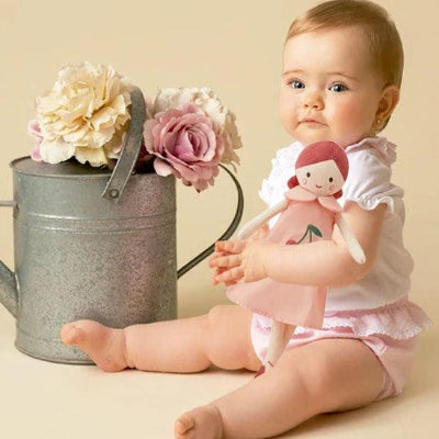 Doudou- Bébé- Fille - cerise-bras-bébé