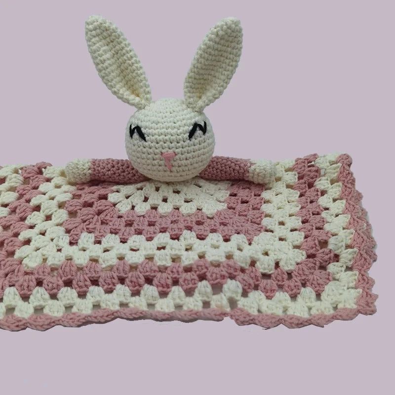 Doudou-lapin-rose-leger-transport