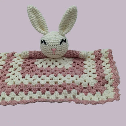 Doudou-lapin-rose-leger-transport