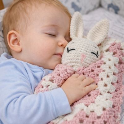 Doudou-lapin-rose-rassurante