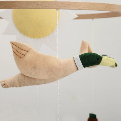Mobile- chambre- bebe-canard-feutre
