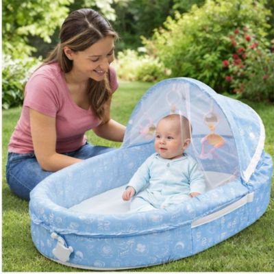 Moustiquaire-pour-lit-de-bebe-dehors