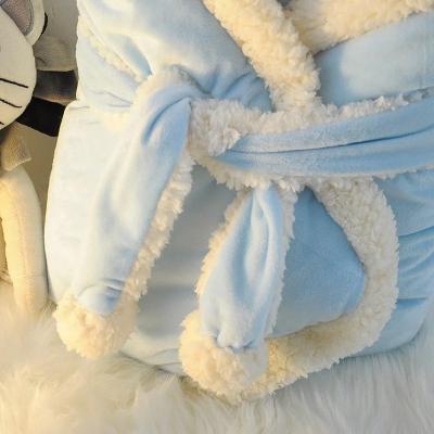 Nid d'ange bébé avec sa ceinture