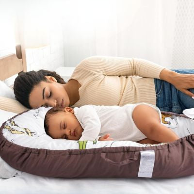 Réducteur-de-lit-cododo-sieste-avec-maman