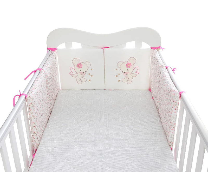 Tour-de-lit-ourson-coussins-blanc-et-rose