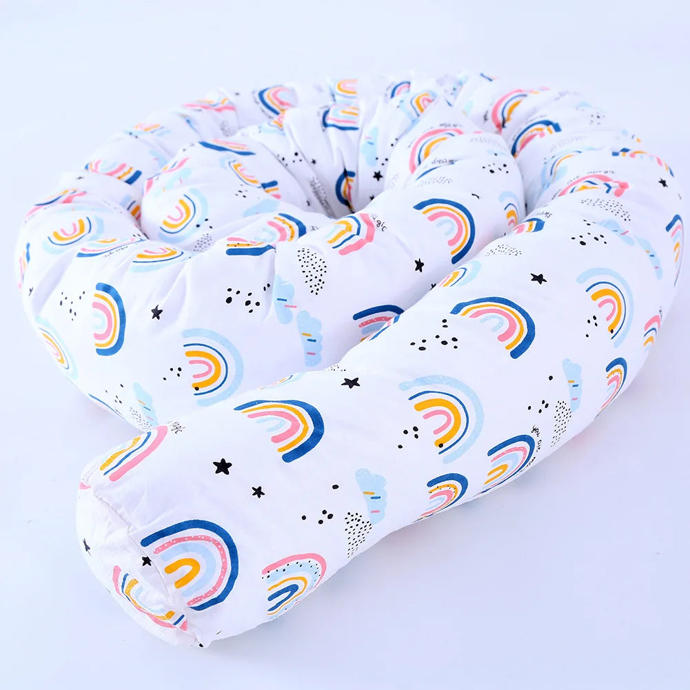 Tour-de-lit-pour-bebe-rond-arc-en-ciel-gros-plan