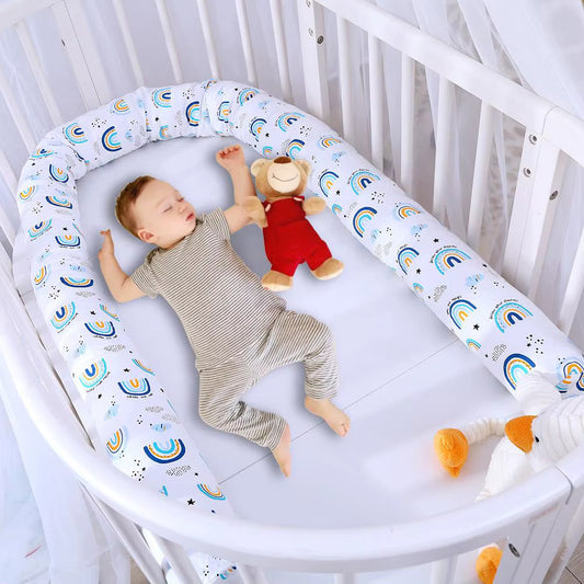 tour-de-lit-pour-bebe-rond-arc-en-ciel-dans-berceau-avec-bébé