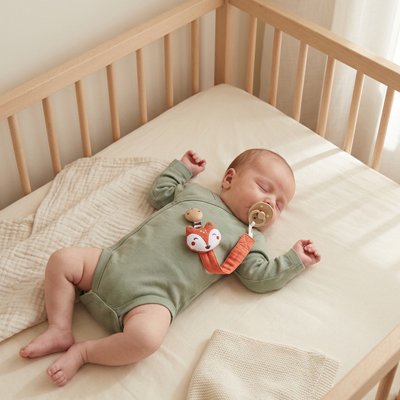 attache-sucette-bébé-renard-accrocher-bébé
