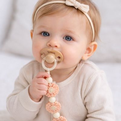 attache-tetine-trop-belle