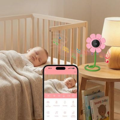 Bébé dort avec la musique de babyphone camera