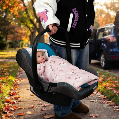 bébé en route pour la garderie dans son nid d Ange siege auto
