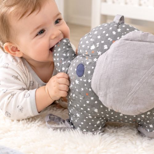 bébé mordille son tour de lit bébé