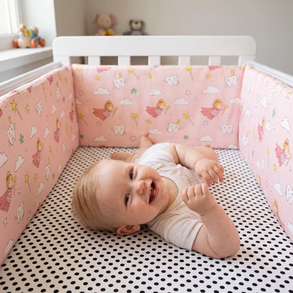 bébé protégé par tour de lit bébé fée