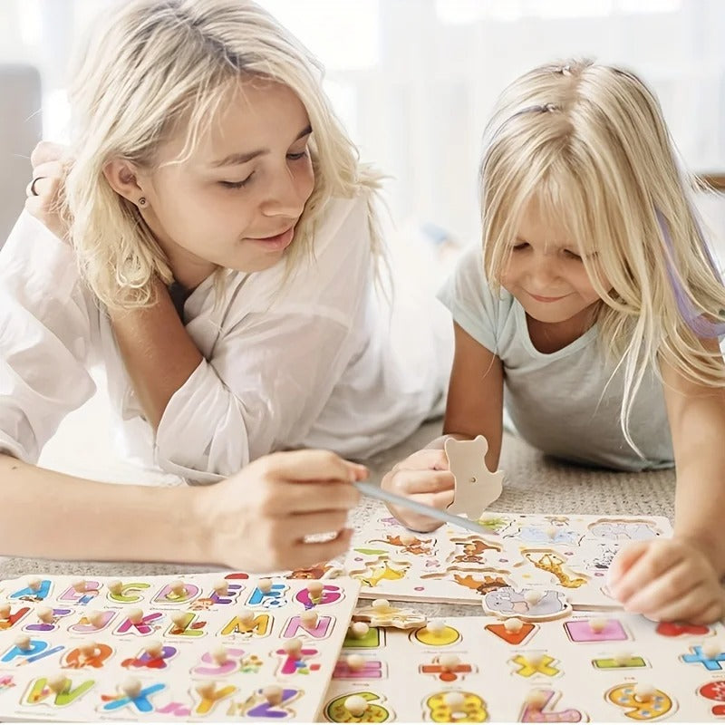 casse-tete-en-bois-alphabet-avec-petite-fille-et-maman