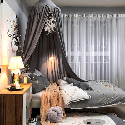 Ciel-de-lit-gris-accrocher-plafond-chambre-enfant