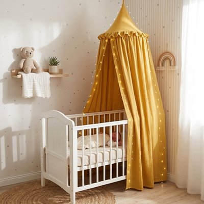 Ciel de lit bébé jaune bébé dort