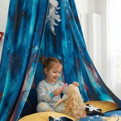 ciel-de-lit-petite-fille-peigne-poupee