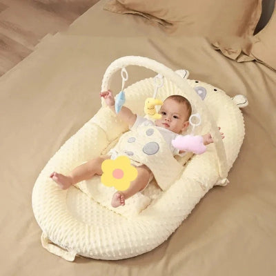 bébé dans son cocon bebe