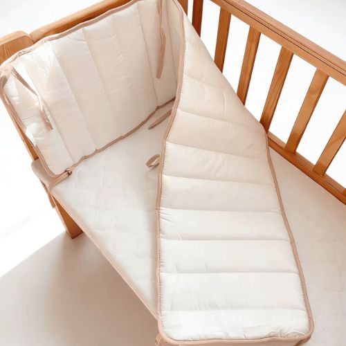 contour de lit de bébé respirant