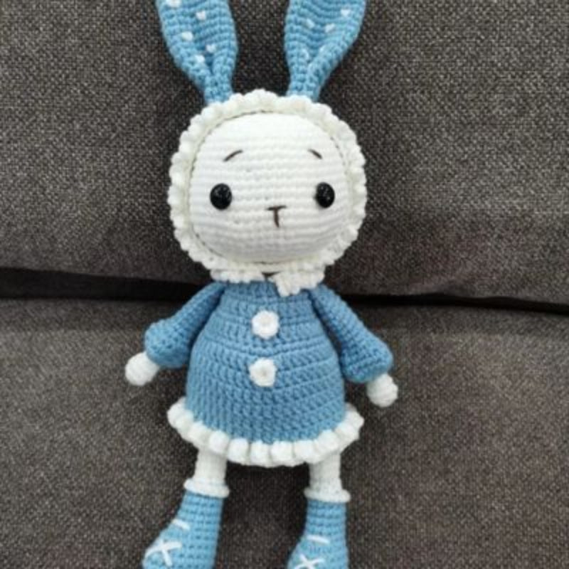 Doudou lapin bleu artisanal