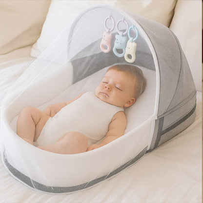 Fiston, fais la sieste dans ton réducteur de lit bébé.