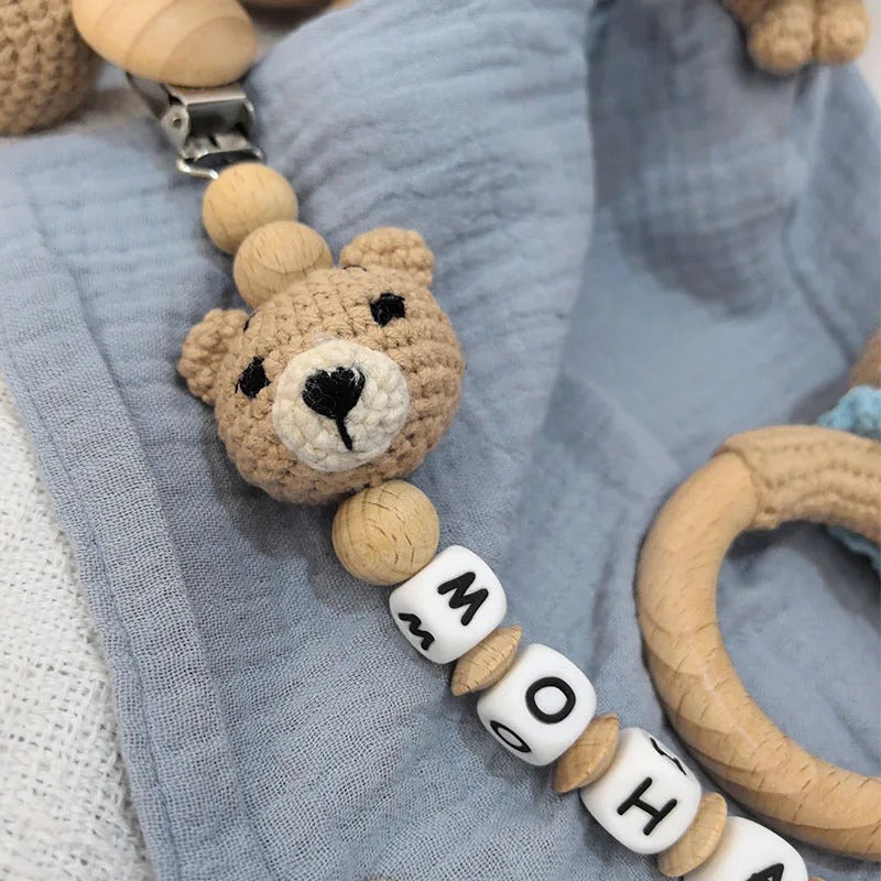 idée-cadeau-naissance-attache-tétine