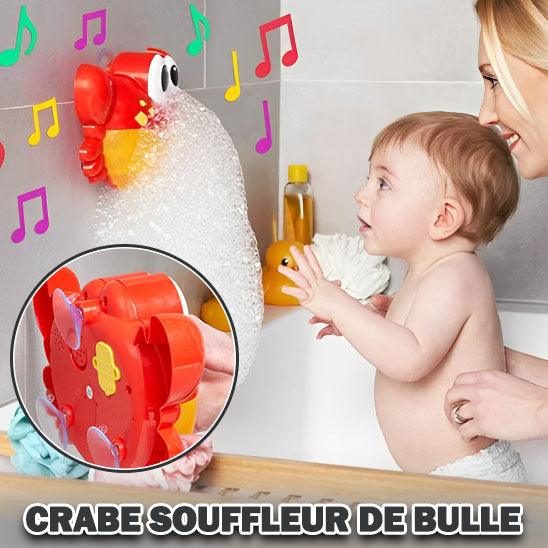 jouet-de-bain-crabe-avec-ventouse-sur-mur-au-dessus-du-bain-qui-fait-des-bulles-accompagné-de-bébé-et-maman-surprise