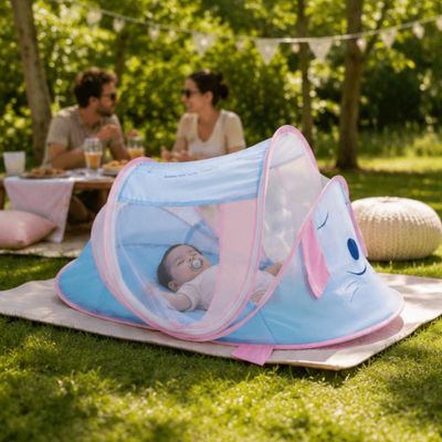 lit-moustiquaire-bebe-dort-cour