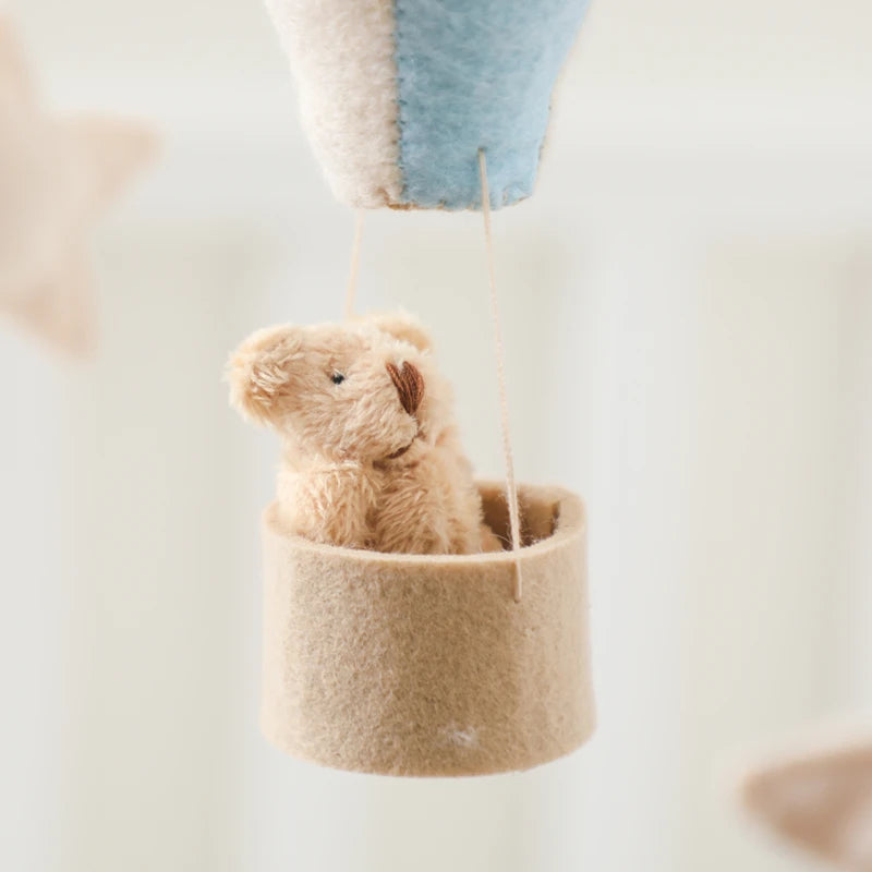 mobile-bébé-montgolfière-ourson