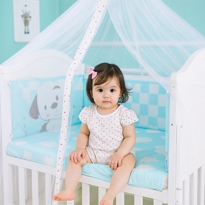 moustiquaire-lit-bebe-mignonne